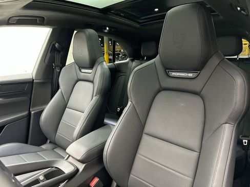 Used 2025 Porsche Macan Turbo Electric AWD/4WD image 22