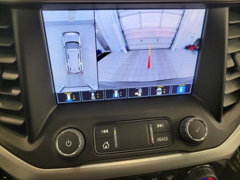 Used 2023 GMC Acadia SLT w/ Elevation Edition image 15