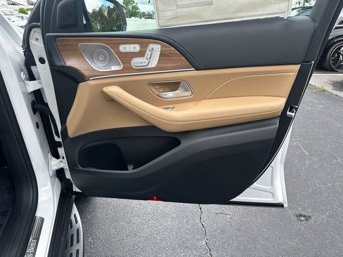 New 2026 Mercedes-Benz GLS 580 4MATIC image 15