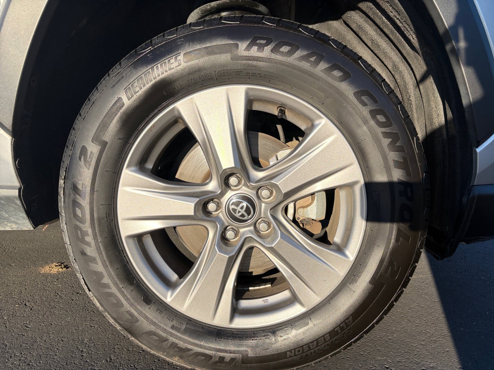 Used 2024 Toyota RAV4 XLE AWD/4WD image 30