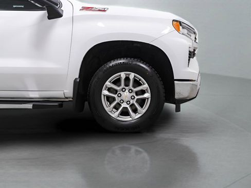 Used 2024 Chevrolet Silverado 1500 LT AWD/4WD image 7