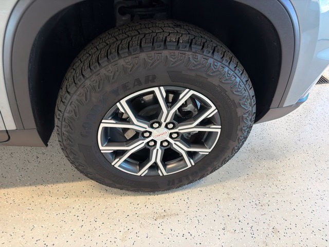 Used 2026 GMC Acadia AT4 w/ LPO, Floor Liner Package AWD/4WD image 12