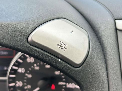 Used 2019 Nissan Pathfinder S AWD/4WD image 21