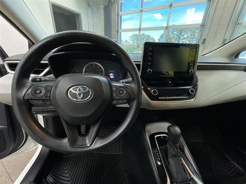 Used 2020 Toyota Corolla LE FWD image 14