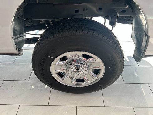 Used 2024 RAM 2500 Tradesman w/ Chrome Appearance Group AWD/4WD image 10