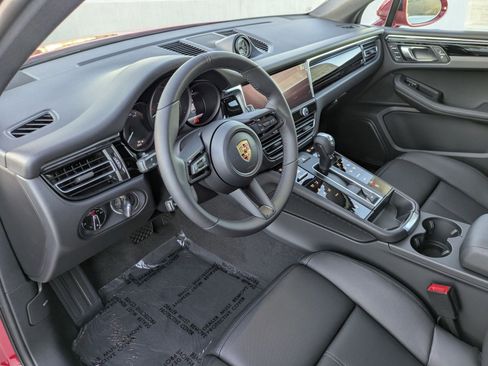 New 2026 Porsche Macan image 4
