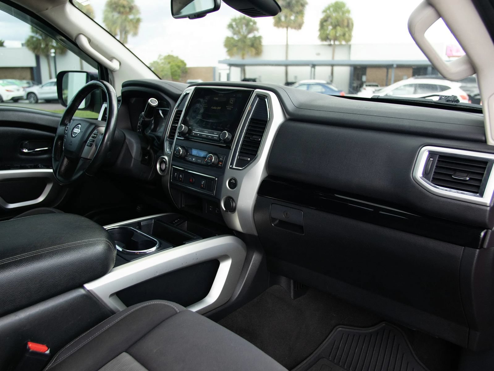 Used 2021 Nissan Titan SV w/ SV Convenience Package RWD image 27