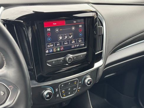 Used 2023 Chevrolet Traverse LT image 32