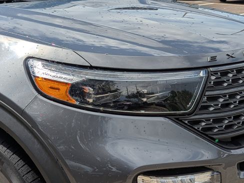 Used 2022 Ford Explorer XLT w/ Equipment Group 202A image 7