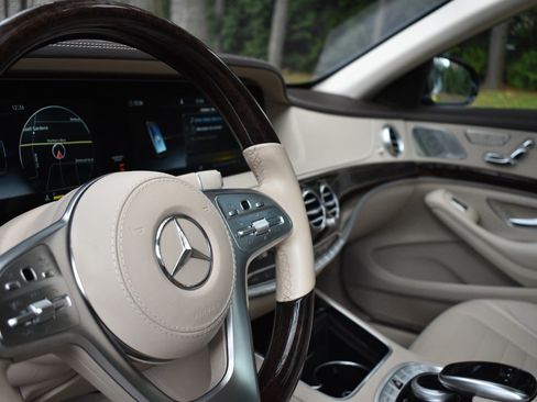 Used 2020 Mercedes-Benz S 560 4MATIC Sedan image 18