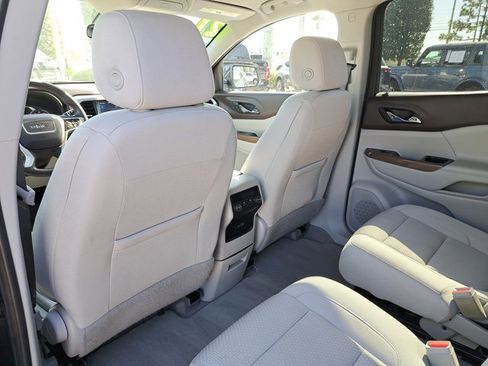 Used 2021 GMC Acadia SLE image 10