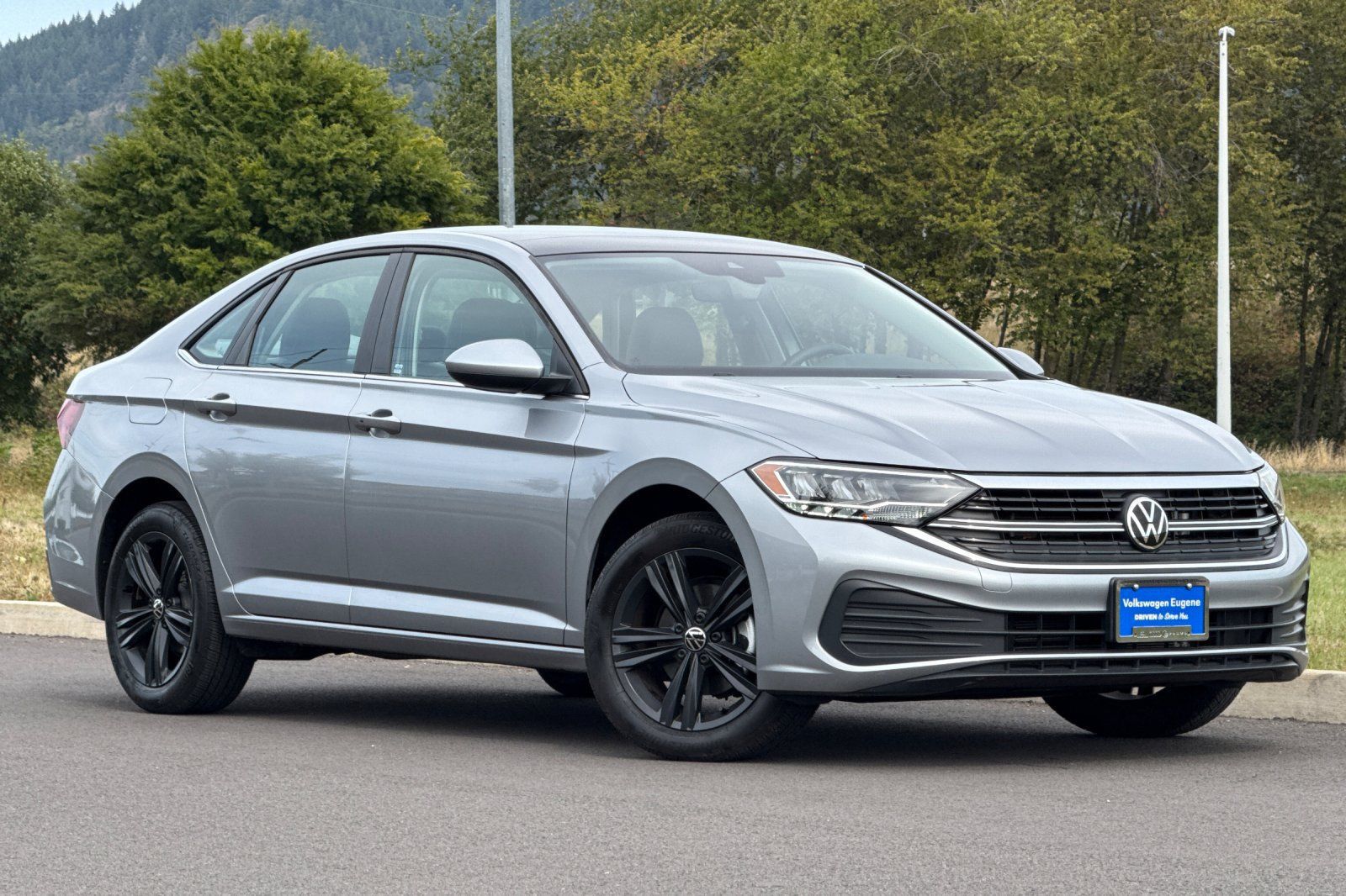 Used 2024 Volkswagen Jetta SE w/ Panoramic Sunroof Package FWD image 1