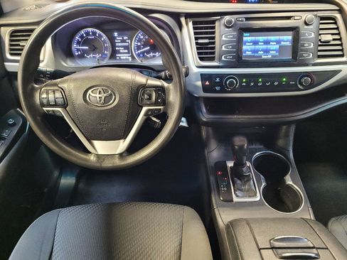Used 2019 Toyota Highlander LE FWD image 22