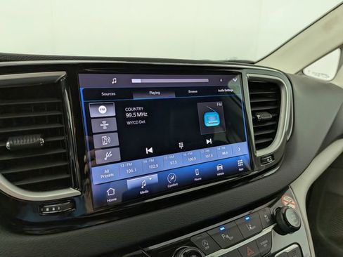 Used 2024 Chrysler Pacifica Touring-L FWD image 23