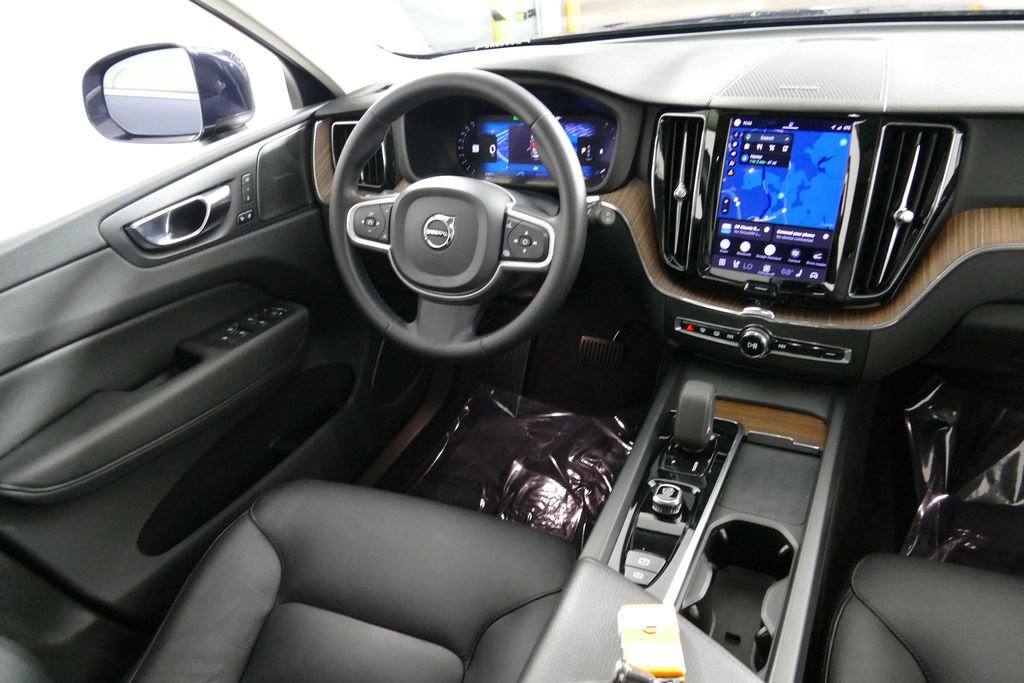 Used 2022 Volvo XC60 B5 Momentum w/ Climate Package AWD/4WD image 21