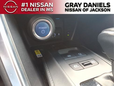 Used 2021 Toyota Venza LE image 19