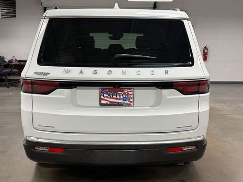 Used 2022 Jeep Wagoneer Series III AWD/4WD image 9