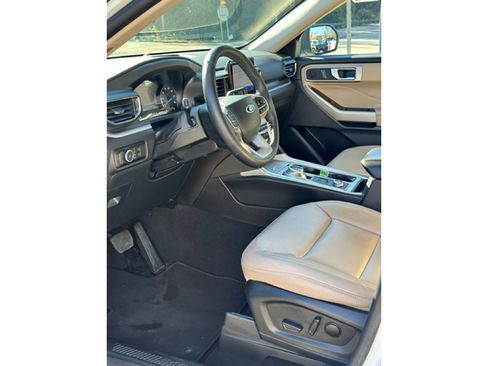 Used 2024 Ford Explorer XLT w/ Equipment Group 202A image 6