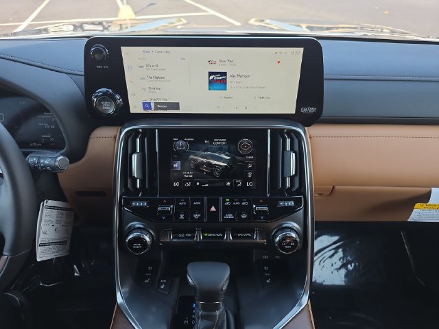 New 2026 Lexus LX 600 4WD w/ Luxury Package image 22