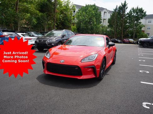 Used 2025 Toyota GR86 Premium w/ Performance Package RWD image 1