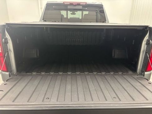 Used 2020 Chevrolet Silverado 1500 High Country w/ Technology Package image 10