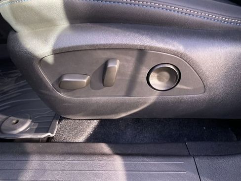 New 2026 Chevrolet Equinox EV LT FWD image 32