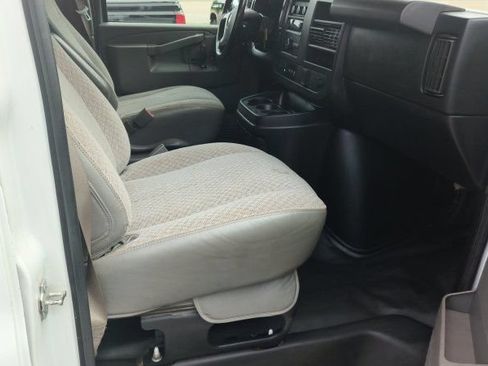 Used 2018 Chevrolet Express 2500 w/ Driver Convenience Package RWD image 15