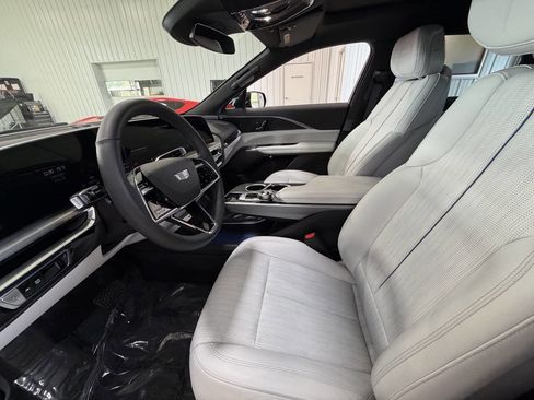 Used 2024 Cadillac Lyriq Luxury AWD/4WD image 9