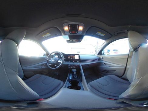 Used 2025 Hyundai Elantra SEL image 39