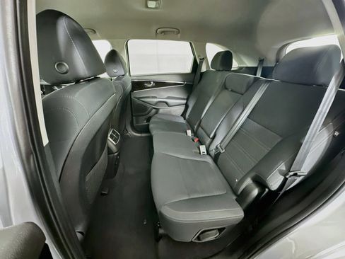 Used 2019 Kia Sorento AWD w/ LX Convenience Package image 28