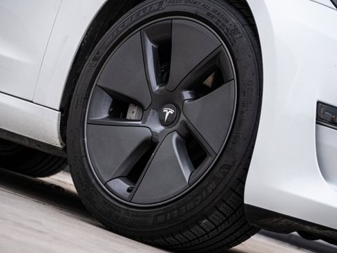 Used 2023 Tesla Model 3 Standard Range image 13