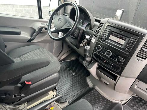 Used 2018 Mercedes-Benz Sprinter 2500 image 11