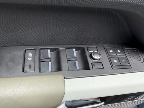 Used 2020 Land Rover Defender 110 SE image 21