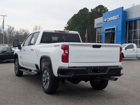 Used 2023 Chevrolet Silverado 2500 Custom w/ Custom Value Package image 5