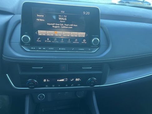 Used 2023 Nissan Rogue SV image 17