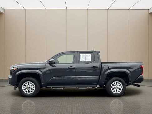 Used 2024 Toyota Tacoma SR image 2