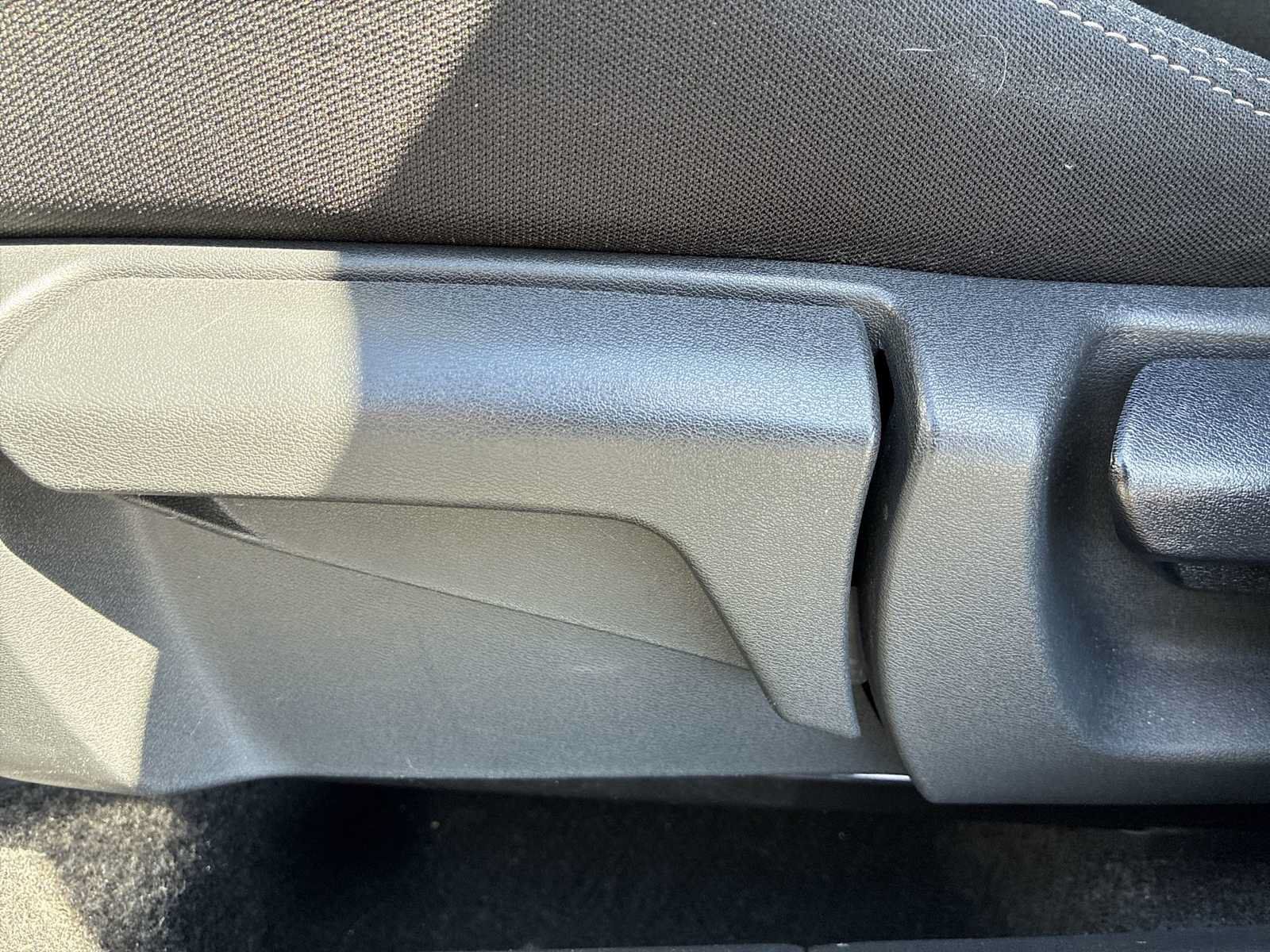 Used 2024 Nissan Rogue S AWD/4WD image 14