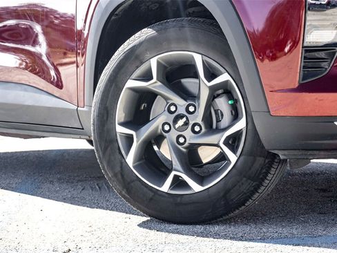 Used 2025 Chevrolet Trax LT w/ Driver Confidence Package image 2