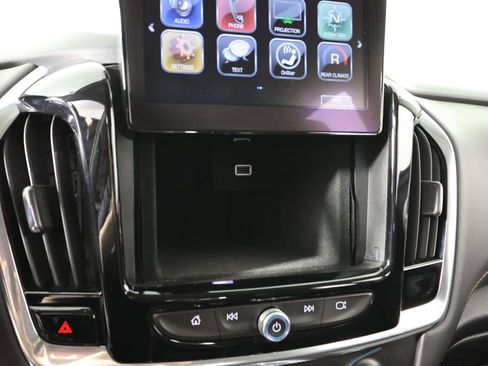 Used 2018 Chevrolet Traverse LT FWD image 36