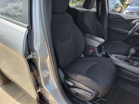 Used 2020 Jeep Cherokee Latitude FWD image 22