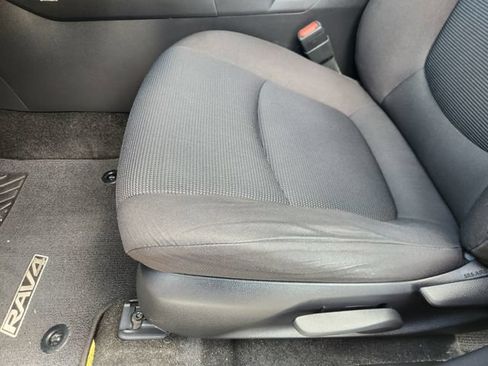 Used 2019 Toyota RAV4 LE FWD image 22