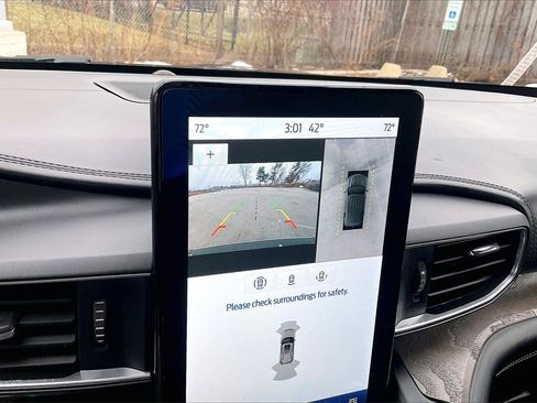 Used 2020 Ford Explorer Platinum w/ Premium Technology Package image 21