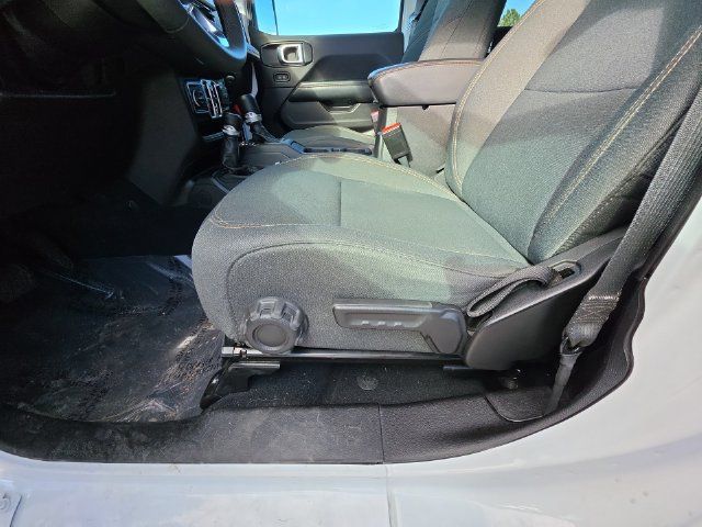 Used 2024 Jeep Wrangler Unlimited Sahara AWD/4WD image 22