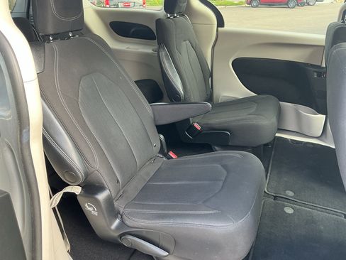 Used 2023 Chrysler Voyager LX FWD image 14