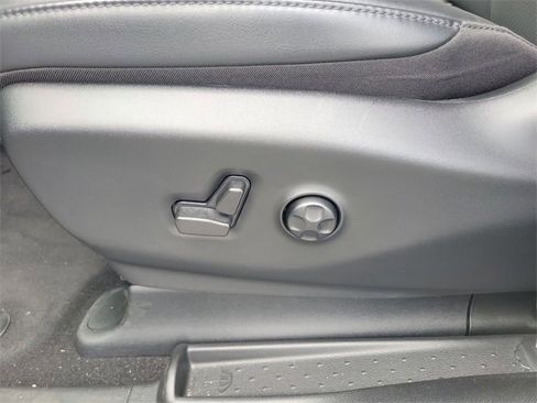 New 2023 Chrysler Pacifica Touring-L w/ S Appearance Package image 15