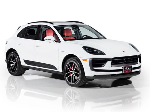 Used 2024 Porsche Macan S image 1