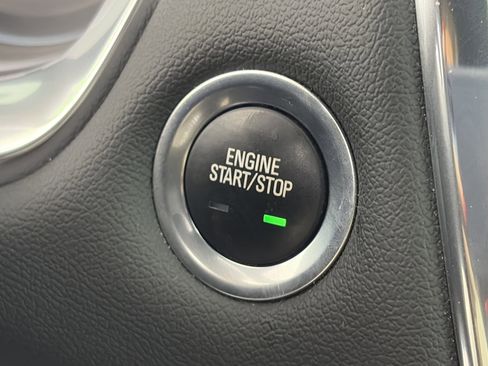 Used 2023 Chevrolet Traverse LT image 31