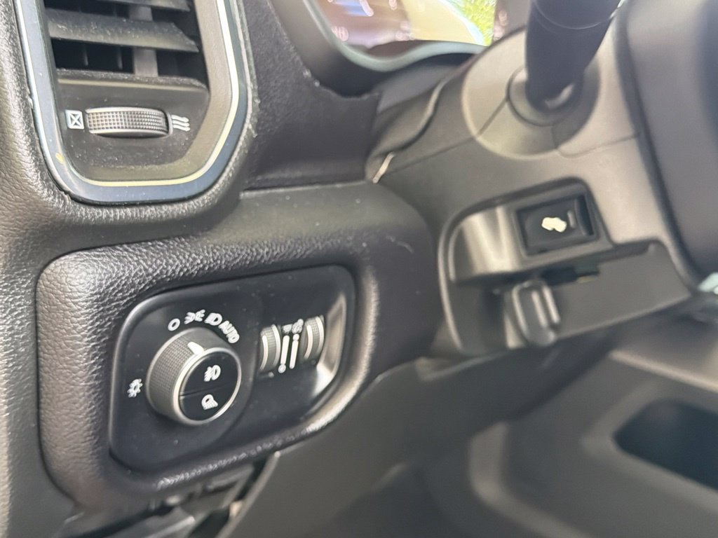 Used 2025 RAM 3500 Laramie AWD/4WD image 43