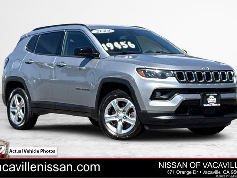 Used 2024 Jeep Compass Latitude AWD/4WD image 1