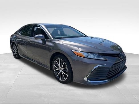Used 2023 Toyota Camry XLE FWD image 9